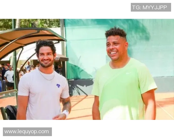 足球明星霸机图揭示他们的奢华生活与职业背后的故事